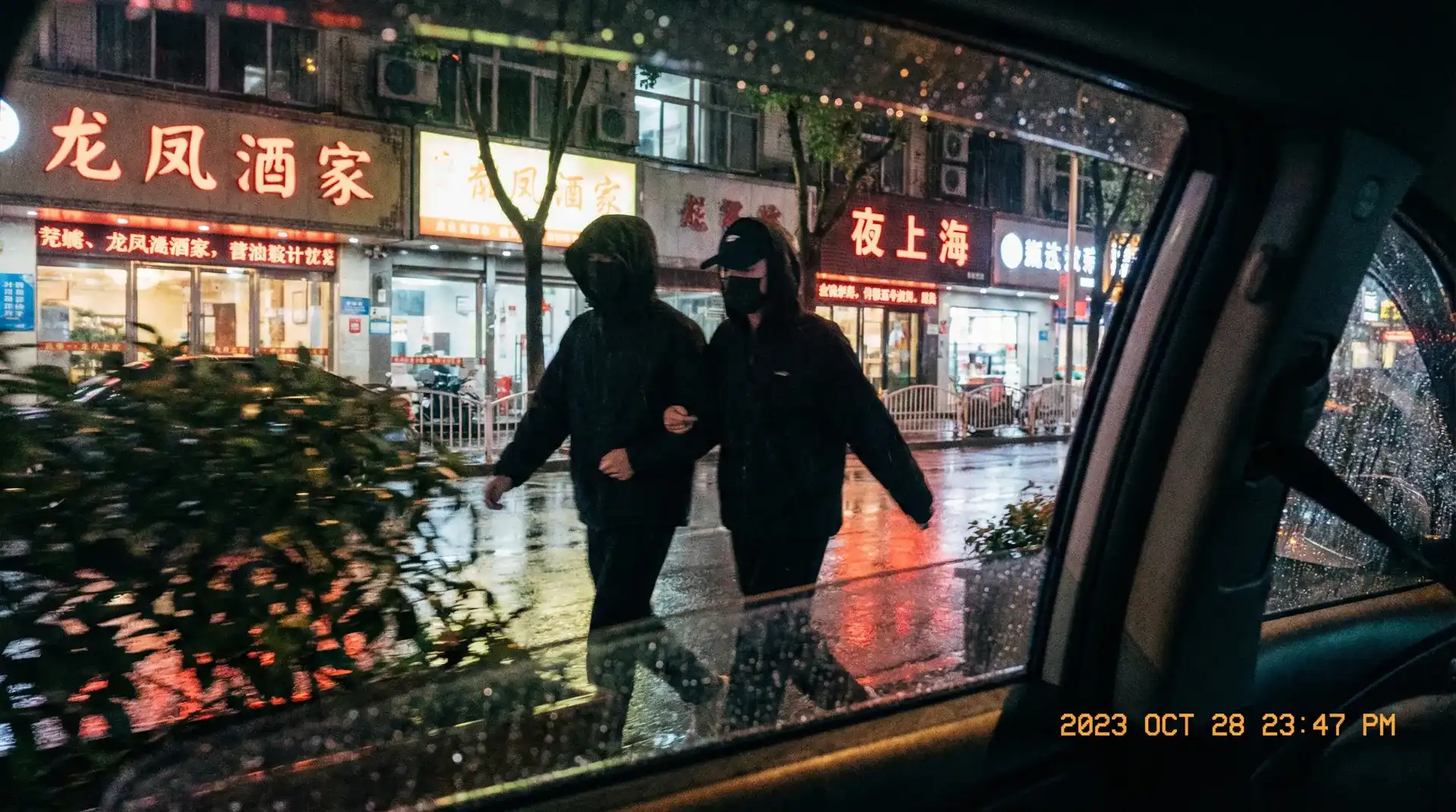 乐鱼娱乐 - 顶流明星深夜密会现场抓拍照片